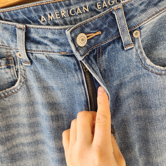 American Eagle mom distressed jeans size 6 - Picture 9 of 13